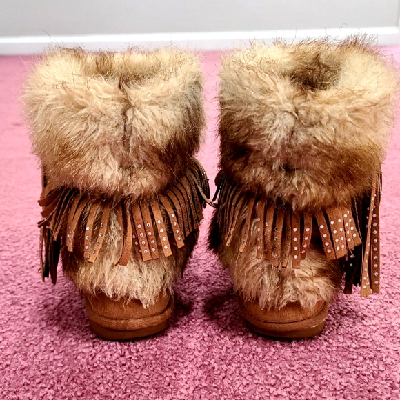 Cute Girls Natural Tan Colored Boots By Justice, Size 1 - Picture 2 of 10